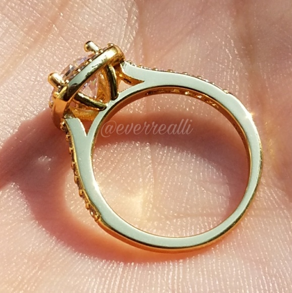 Gold Round Solitaire Square Halo Engagement Ring - Picture 4 of 8